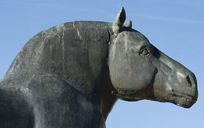 statue of stallion at Callac